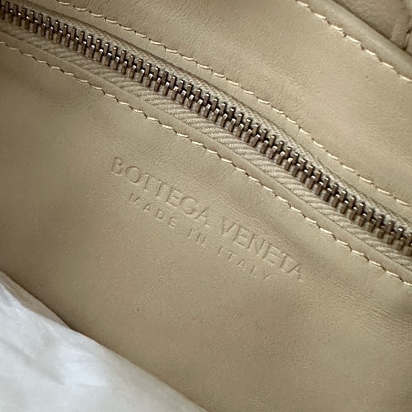 BOTTEGA VENETA - Brick Cassette Unused! - Picture 8 of 15